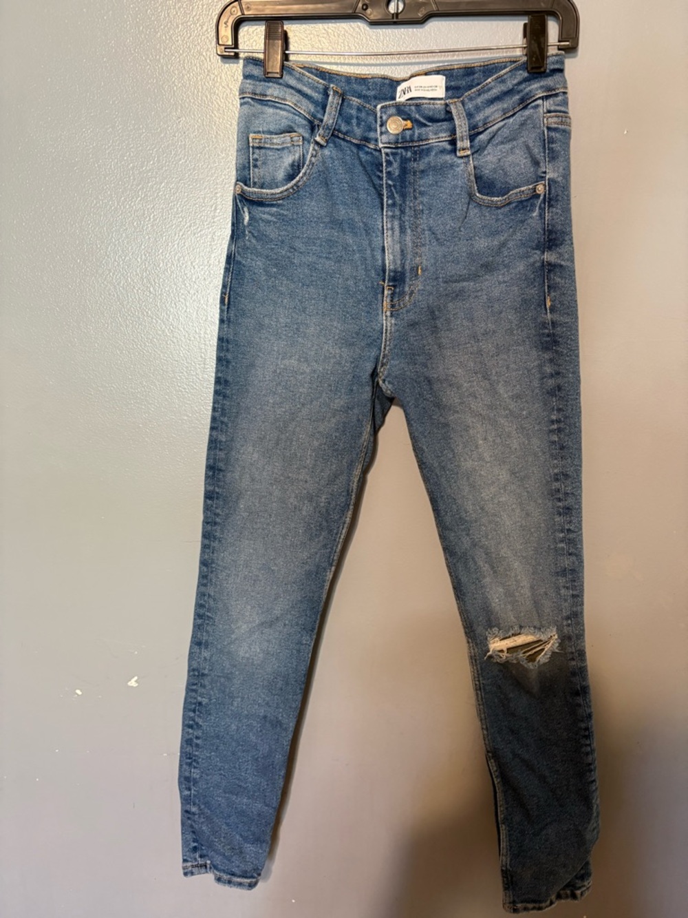 Zara Skinny Jeans in Medium Blue with Knee Rip